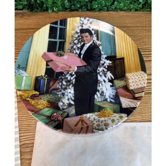 ELVIS PRESLEY PLATE CHRISTMAS AT GRACELAND  LIMITED EDITION - Picture 1 of 8